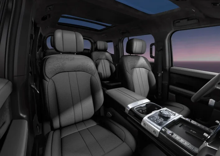 Front-seats-4K